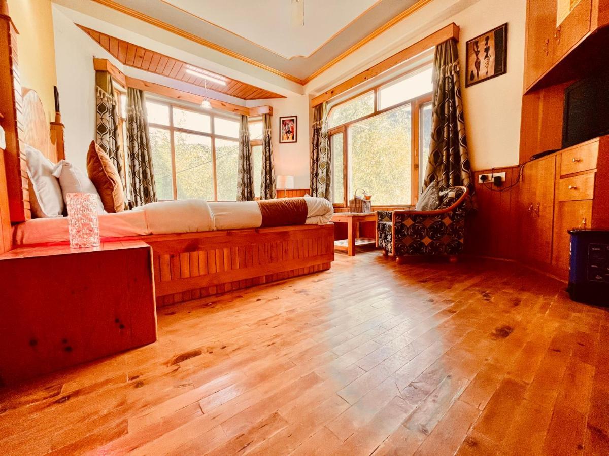 Woods Villa- A Luxury Mountains View Cottages Manali  Exterior photo
