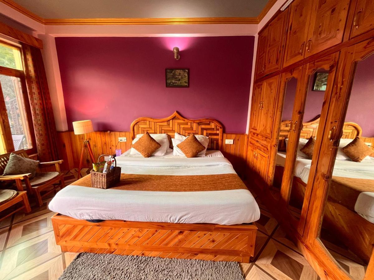 Woods Villa- A Luxury Mountains View Cottages Manali  Exterior photo
